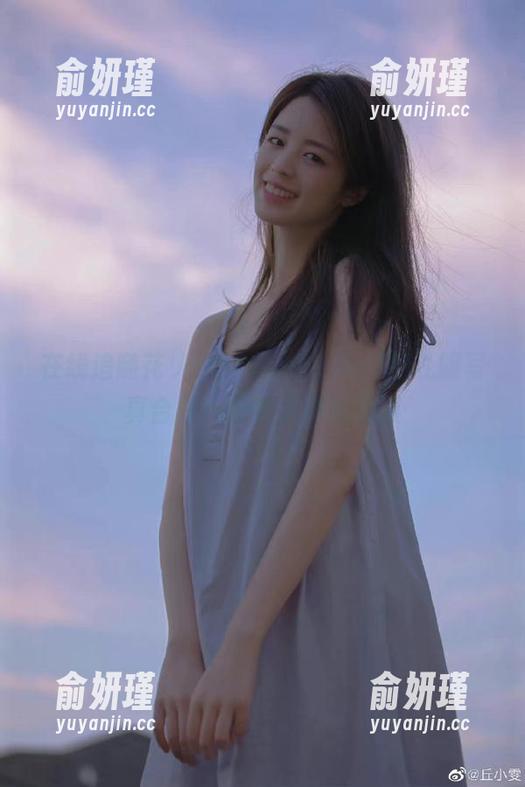 在线追随花リリ(Plant Lily)的礼服写真合集，感受优雅与浪漫
